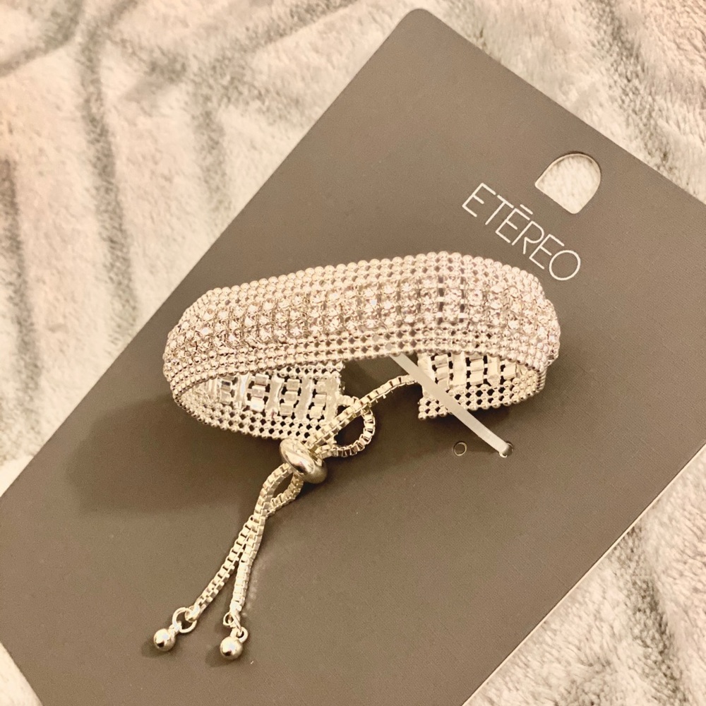 • NEW • Silvertone & Crystal Cup Chain Bracelet